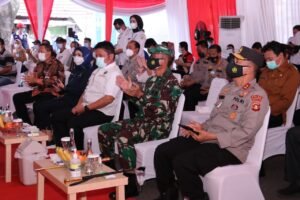 Kapolda Sumsel & Gubernur Sumsel Hadiri Vaksinasi Covid 19 Pedagang Pasar Cinde Palembang