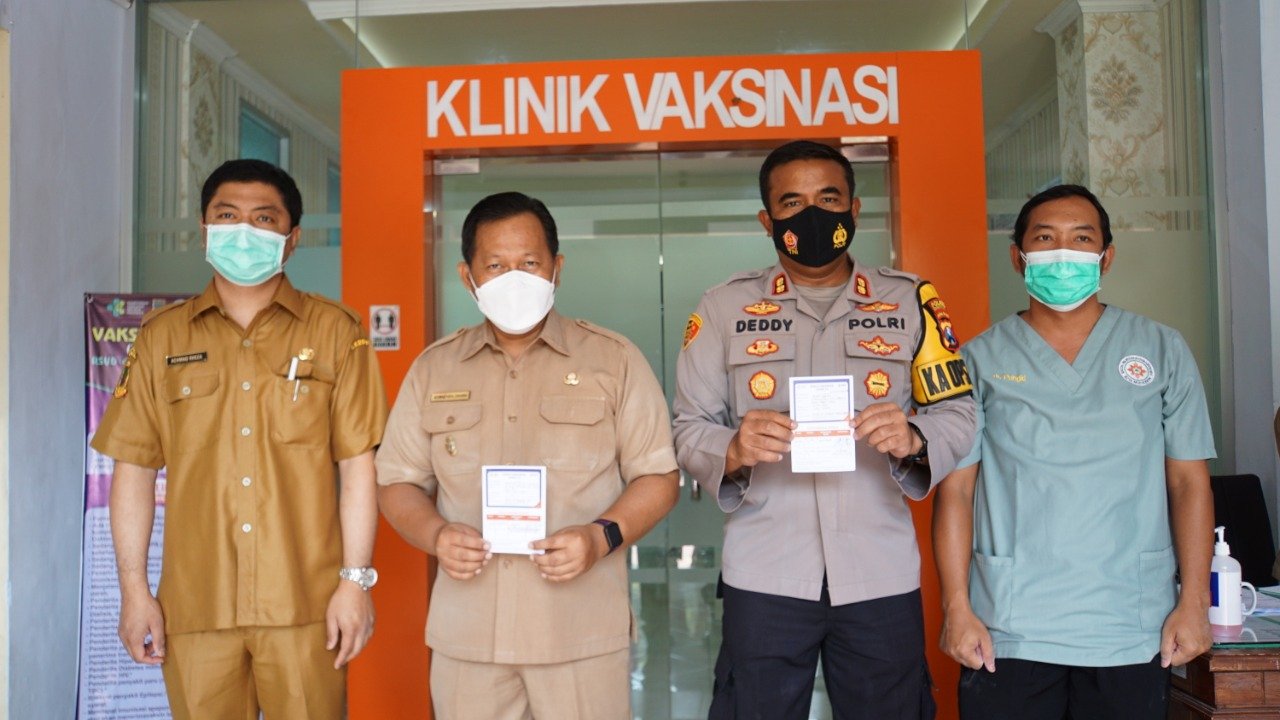 Kapolresta Mojokerto Disuntik Vaksin Hari ini