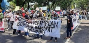 A Joint Demonstration by Malang City Student Protesters was Disbanded for Violating the Covid 19 Health Protocol and Vandalizing Police Cars
