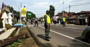 Koramil 0815/13 Kutorejo Bersama Polsek Rutin Gelar Opsgakplin Prokes-Covid-19