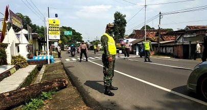 Koramil 0815/13 Kutorejo Bersama Polsek Rutin Gelar Opsgakplin Prokes-Covid-19