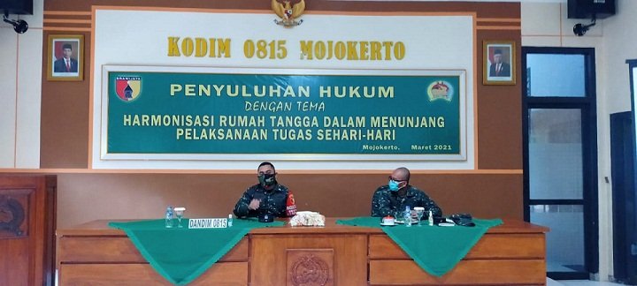Prajurit dan PNS Kodim 0815/Mojokerto Terima Penyuluhan Hukum