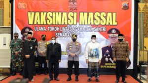Ini Pesan Kapolri saat Hadiri Vaksinasi Massal di Semarang