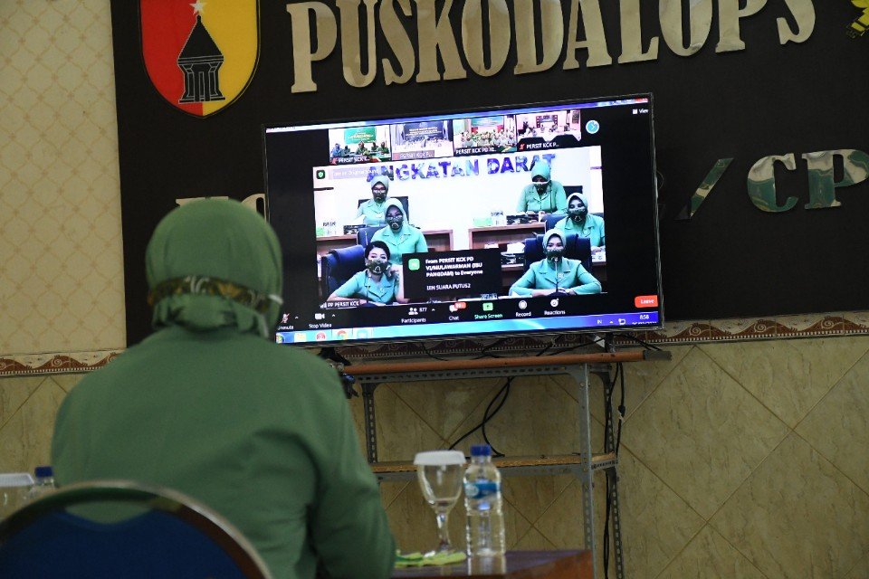 Persit KCK Koorcabrem 082 PD V Brawijaya Ikuti Webinar Tentang Ceramah Motivasi