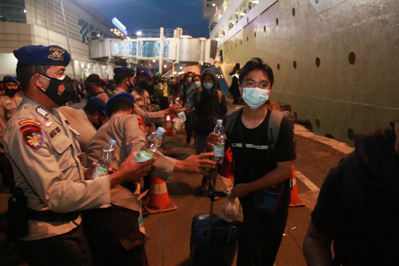 Kapolda Jatim Kawal Langsung Kepulangan Ribuan Kader HMI