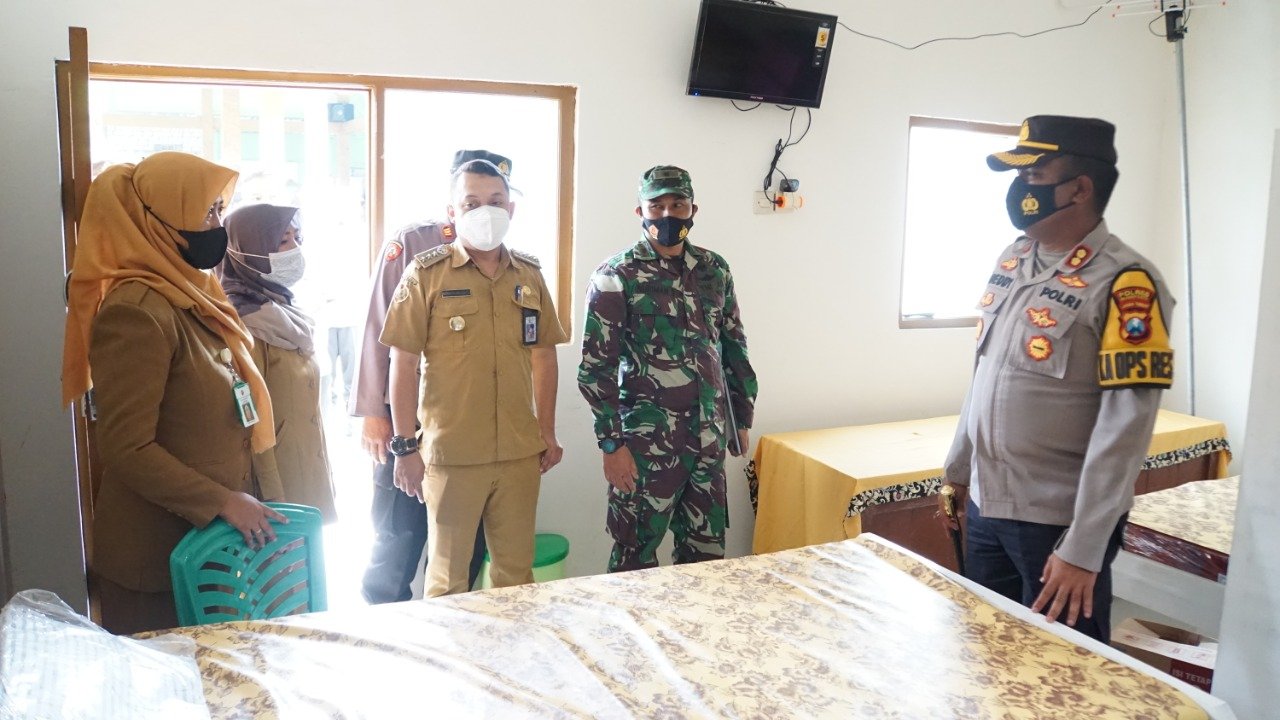 Tinjau PPKM Mikro Jatirowo, Kapolresta Mojokerto Himbau Prokes, Vaksinasi dan Tunda Mudik