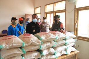 Dandim 0815/Mojokerto Tinjau PPKM Bersakala Mikro Segunung