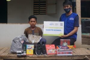 Rumah Yatim Lampung Berikan Bantuan Pendidikan untuk Sugito, Yatim Asal Pesawaran