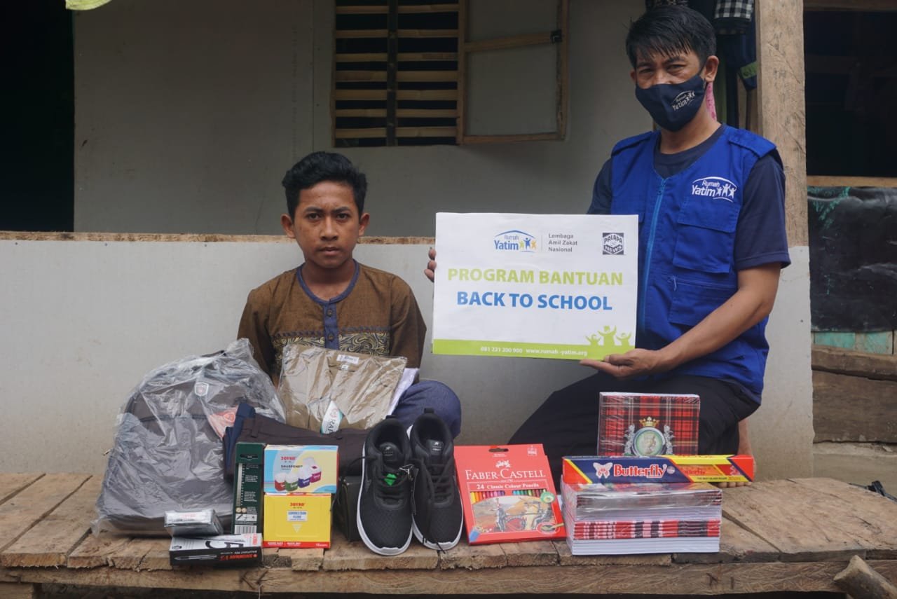 Rumah Yatim Lampung Berikan Bantuan Pendidikan untuk Sugito, Yatim Asal Pesawaran