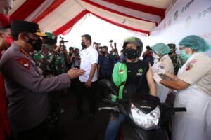 Kapolri dan Panglima Berharap Vaksinasi Drive Thru di Medan Jadi Role Model