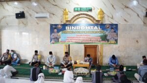 Polresta Mojokerto Gelar Binrohtal Bersama Anak Yatim