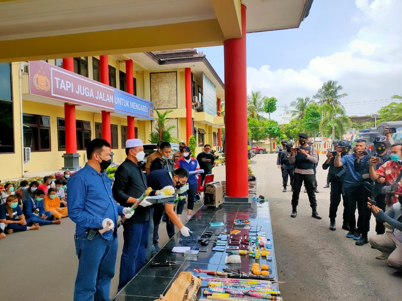 Tim Gabungan Polda Sumsel dan Polrestabes Palembang Grebek Kampung Narkoba