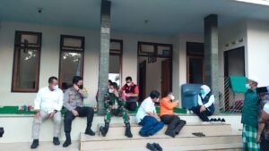 Pasca Gempa, Forkopimda Jatim Koordinasi di Teras Rumah Kyai Hasan Said