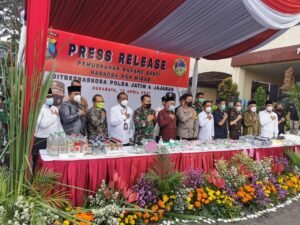 Polda Jatim Bersama Jajaran Musnahkan Ratusan Kilo Gram Narkoba