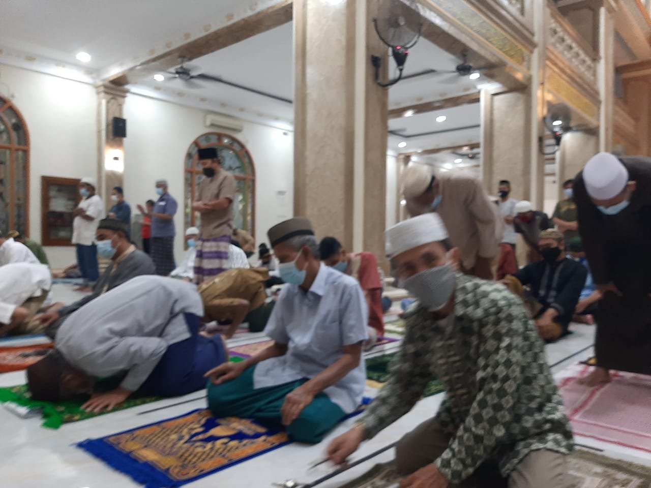 Masjid Aljihad Jln Ariodillah Palembang Gelar Tarawih dengan Prokes Ketat