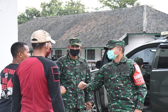 Menghadapi Hari Raya Danrem 082/CPYJ Tinjau Sentra Pelayanan Pertanian Padi Terpadu (SP3T)