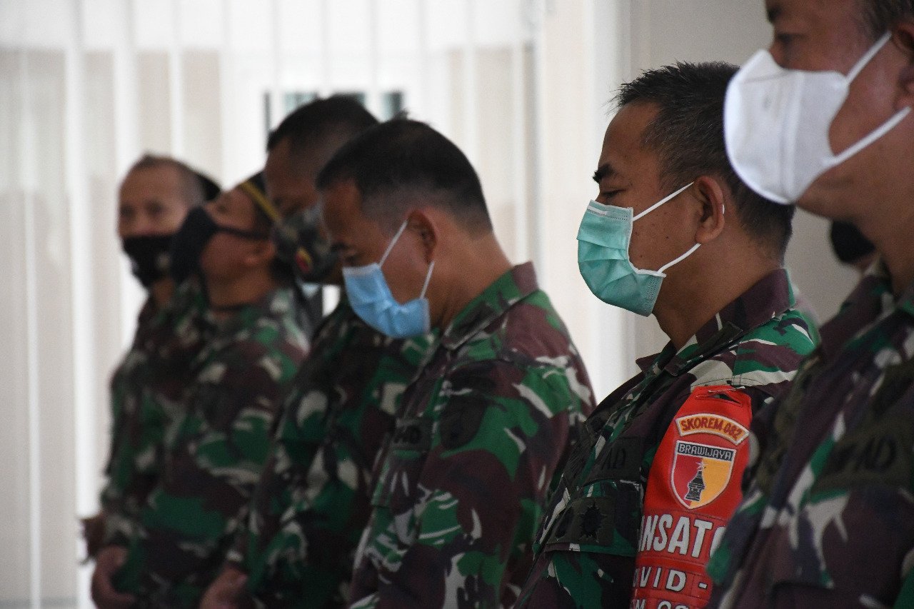 Doakan Korban KRI Nanggala 402, Danrem 082/CPYJ Pimpin Sholat Ghaib