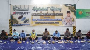 Kapolresta Mojokerto Bagi Takjil dan Diskusi Bersama Pengurus PT. Inti Dragon Suryatama