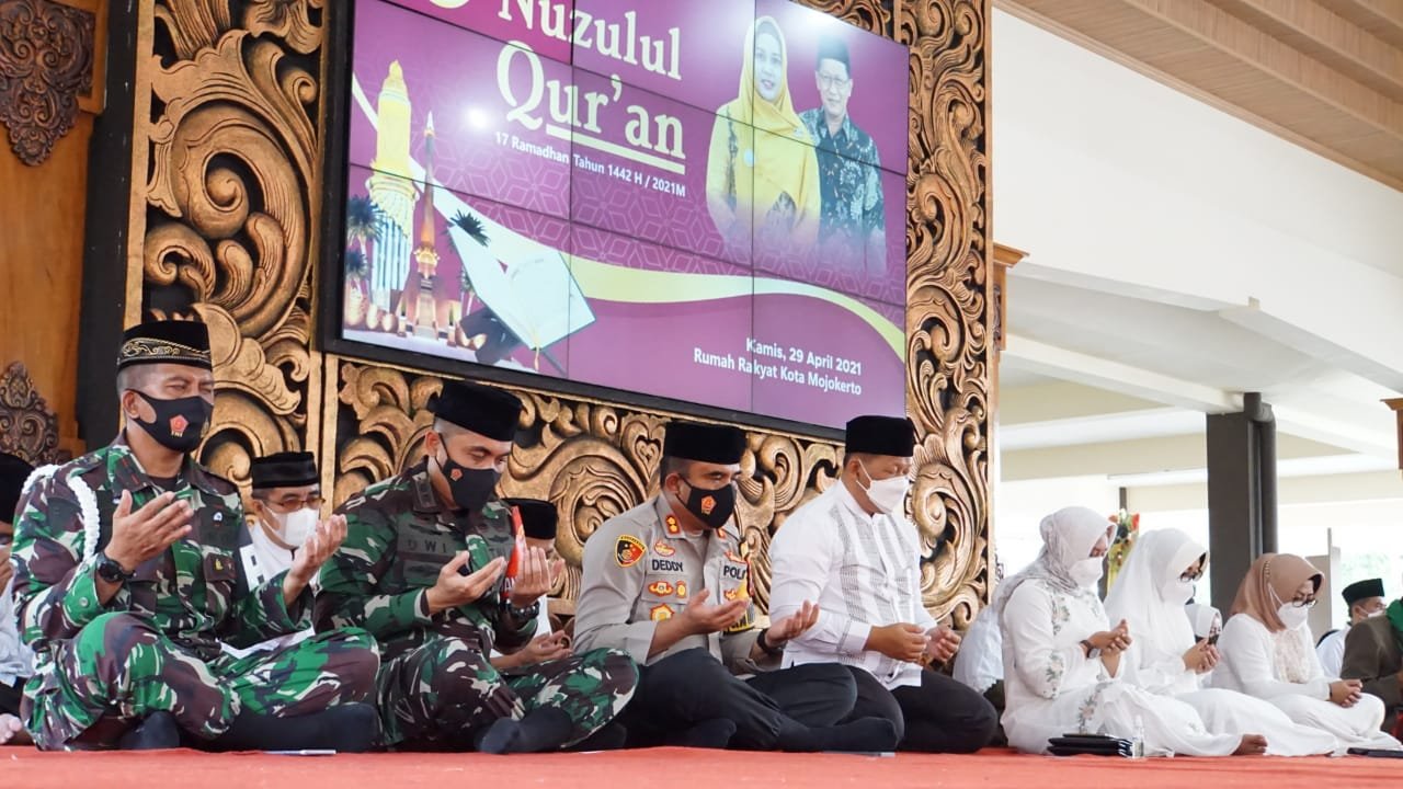 Kapolresta Mojokerto Mengikuti Nuzulul Quran Bersama Forkopimda