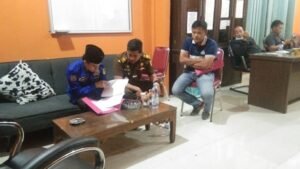Merasa Difitnah, Rumsi, S.H dan Rekan Laporkan Oknum Polisi Polres Oku timur