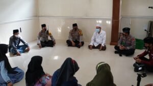 Kyai dan Santri Ponpes Al Hasyimiyah Doakan Personel Polresta Mojokerto