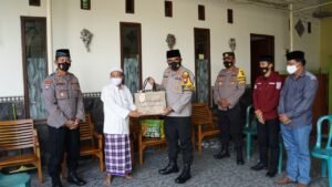 KH Maksum Maulani : Semoga Kapolresta Mojokerto dan Anggota Diberikan Kekuatan