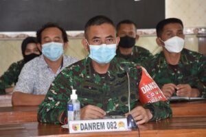 Danrem 082/CPYJ Ikuti Vicon Pangdam V/Brw Tentang Persiapan Vaksinasi Kepada Purnawirawan dan Warakawuri
