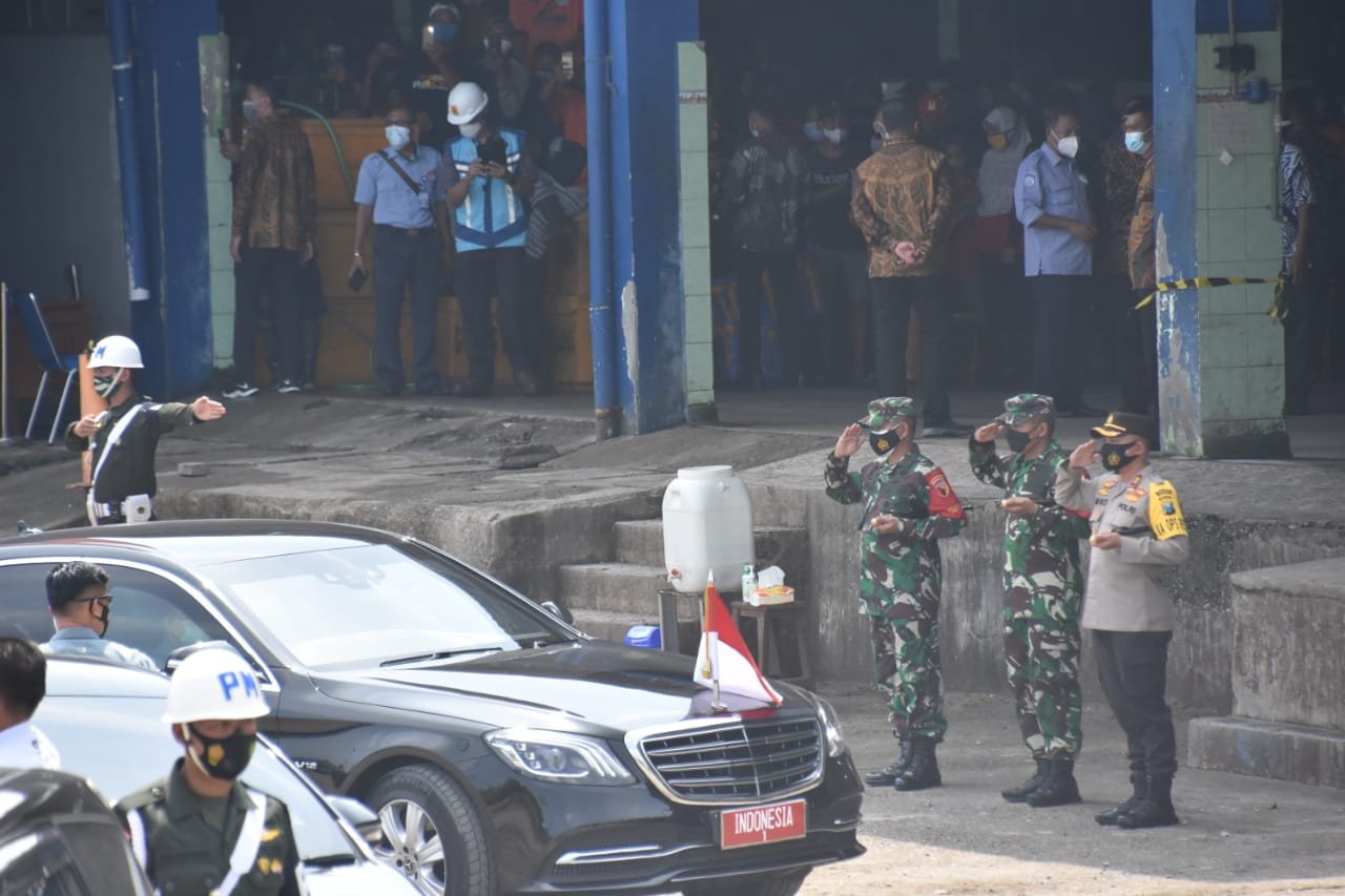 Danrem 082/CPYJ Amankan Kunker Presiden Jokowi ke TPI Brondong dan BMI di Lamongan