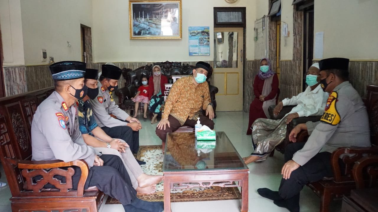 KH. Zainul Arifin sangat Senang dikunjungi Kapolresta Mojokerto