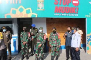 Danrem 082/CPYJ Bersama Forkopimda Kediri dan Jombang Tinjau Pos Penyekatan