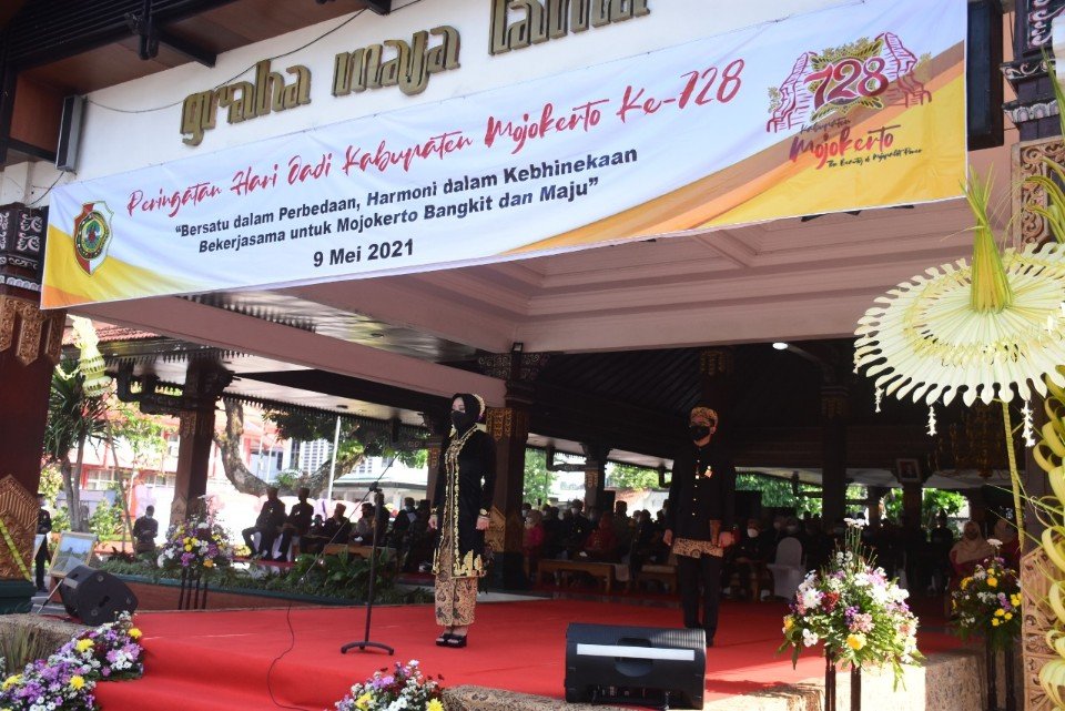 Upacara Peringatan Hari Jadi Kabupaten Mojokerto ke-728, Ini Pesan Bupati Ikfina