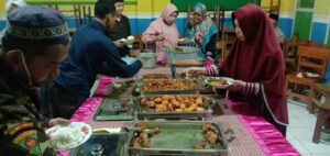 MI Nurul Islam Kota Lumajang Buber dengan Dewan Guru, Pengurus dan Karyawan