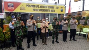 Bersama Forkopimda, Dandim 0815/Mojokerto Cek Pos Pam dan Penyekatan Arus Mudik