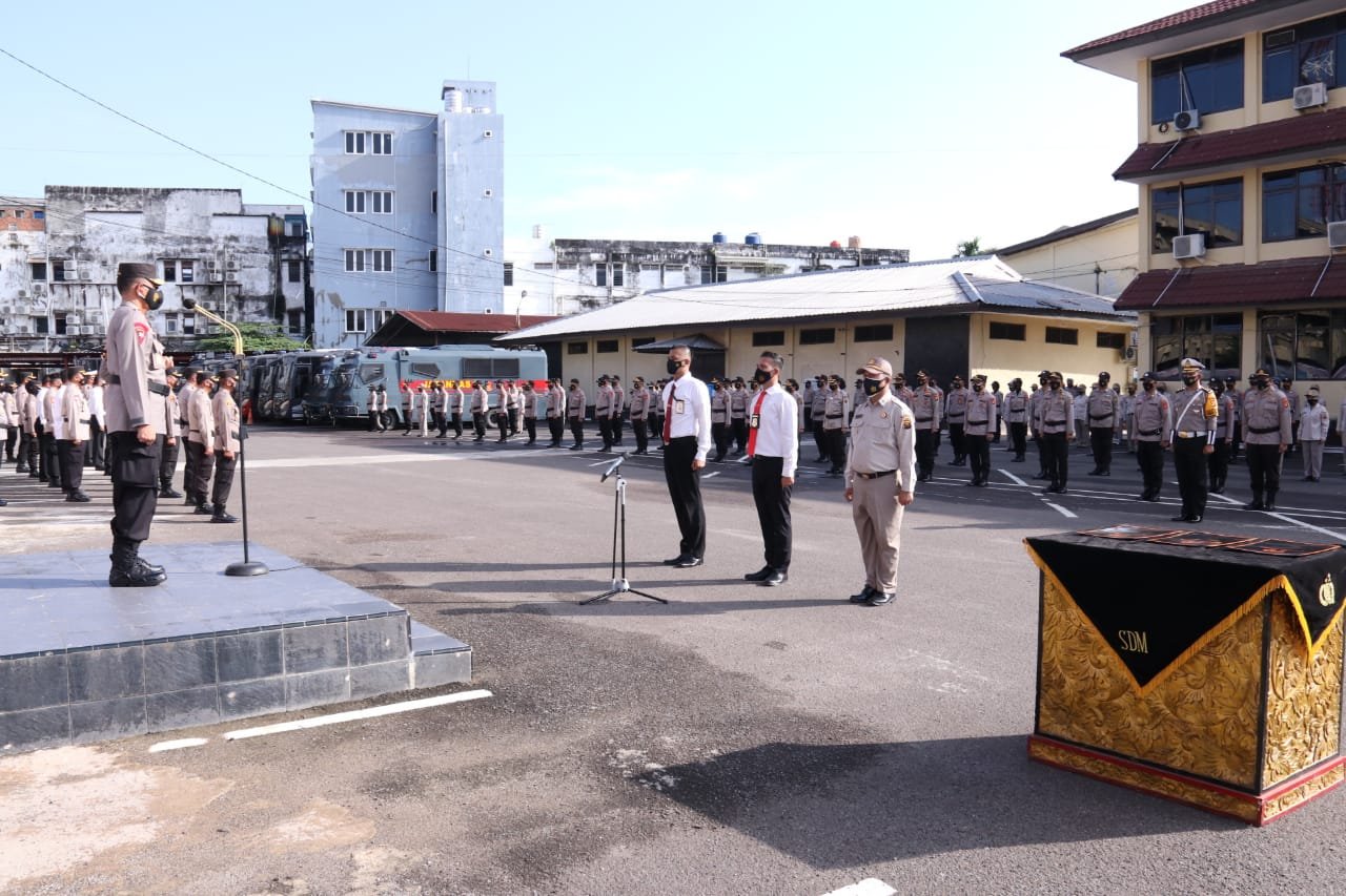 Kapolda Sumsel Berikan Penghargaan untuk 19 Personil Polda Sumsel dan Polres Jajaran