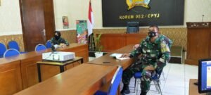 Danrem 082/CPYJ Ikuti Vicon Rapat Teknis Pelaksanaan Vaksinasi Bagi Purnawiran dan Warakawuri