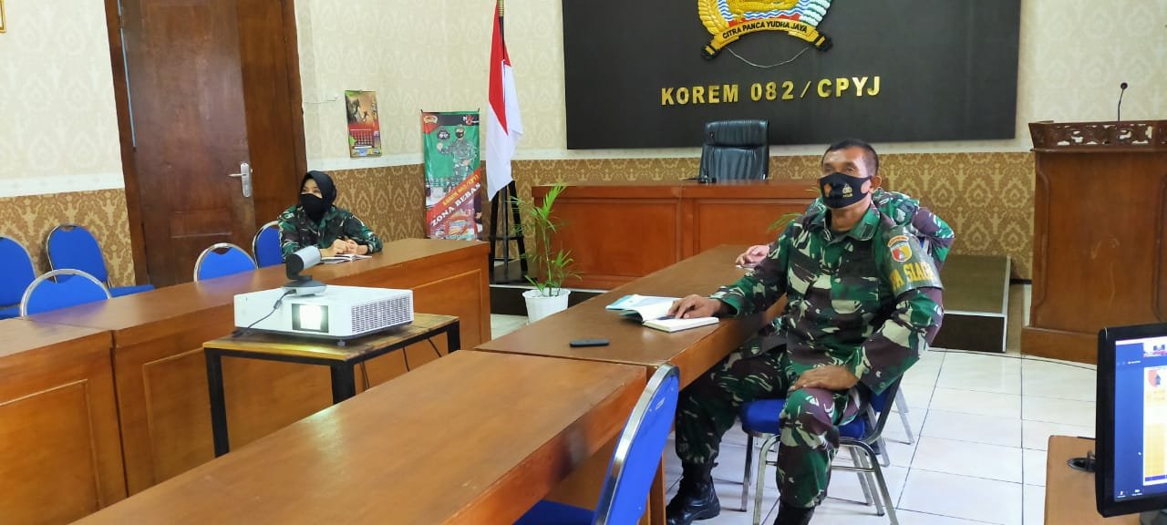 Danrem 082/CPYJ Ikuti Vicon Rapat Teknis Pelaksanaan Vaksinasi Bagi Purnawiran dan Warakawuri