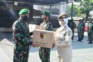 Dandim 0815/Mojokerto Distribusikan Bingkisan Lebaran Dari Pangdam V/Brawijaya
