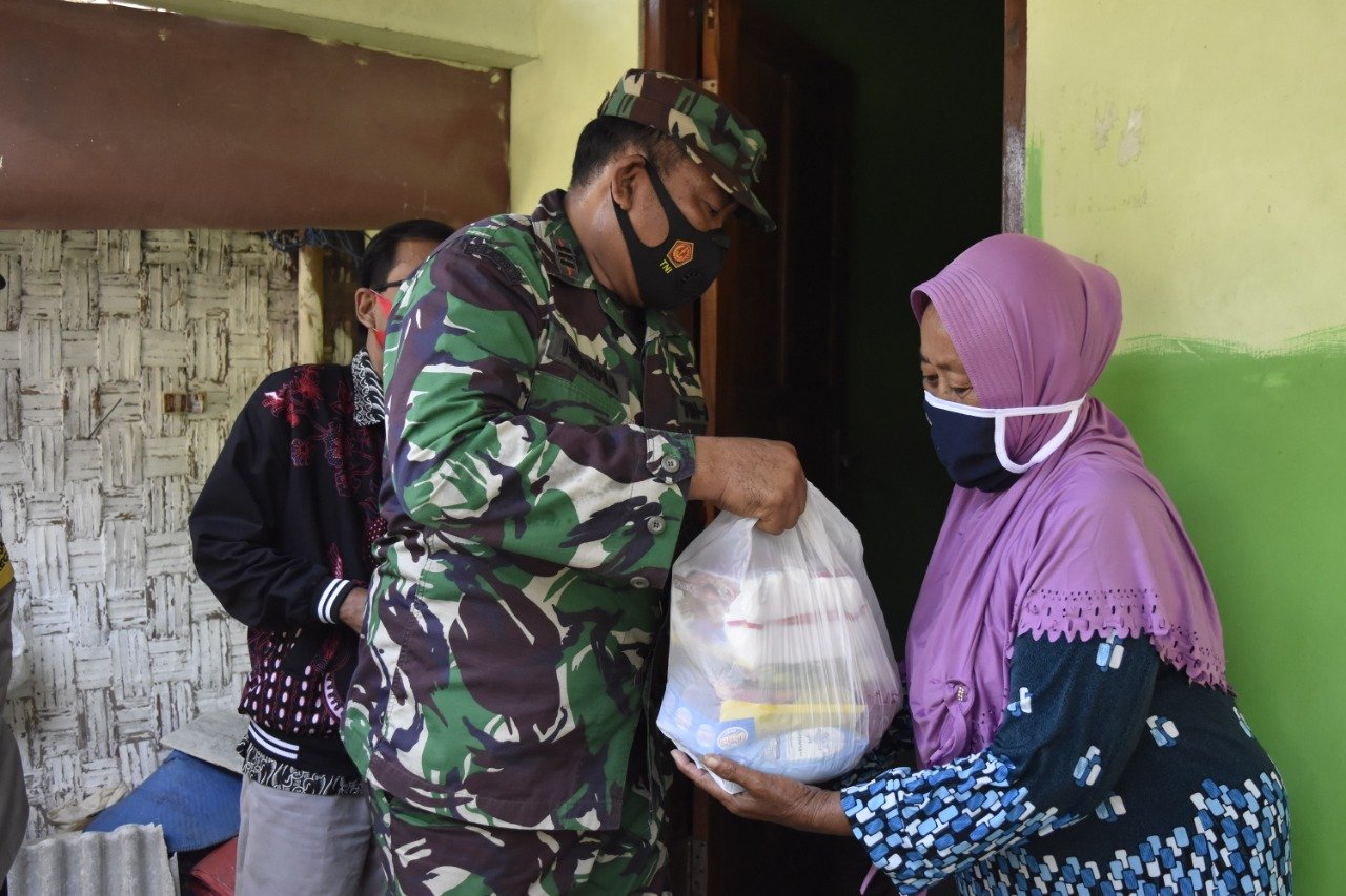 Peduli Kasih, Koramil 0811/08 Widang Tuban Santuni 1.080 Janda Miskin Dan Yatim