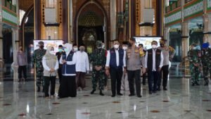 Kapolresta Mojokerto Dampingi Kunker Gubernur Jatim Tinjau Prokes Masjid Al-Fattah