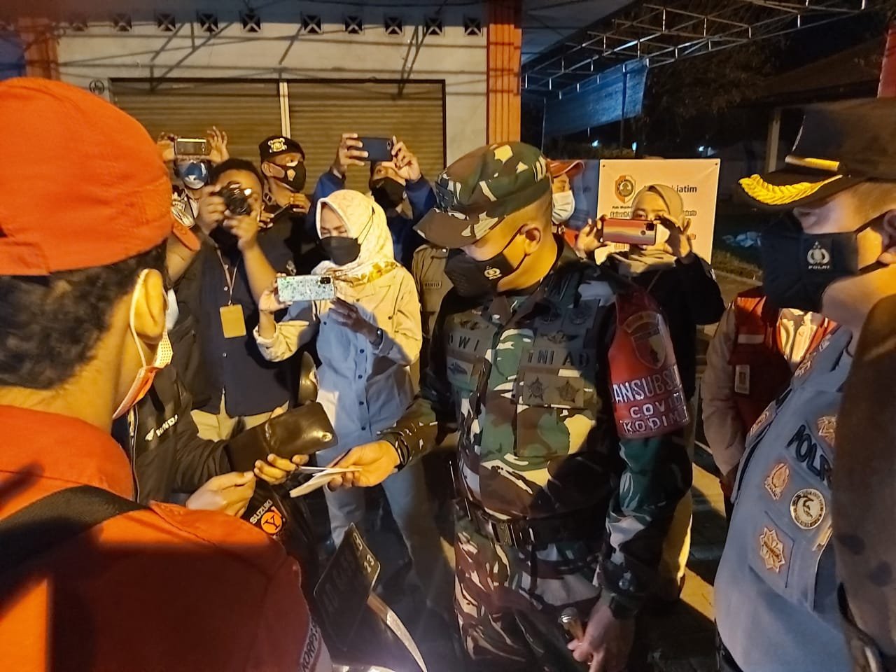 Malam Takbir, Dandim 0815, Bupati, Kapolres Mojokerto & Danyon 503 Pantau Penyekatan