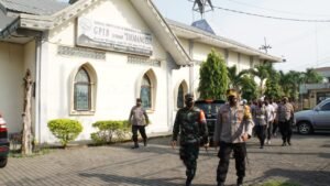 Kapolresta Mojokerto dan Dandim 0815 Cek Pengamanan Gereja