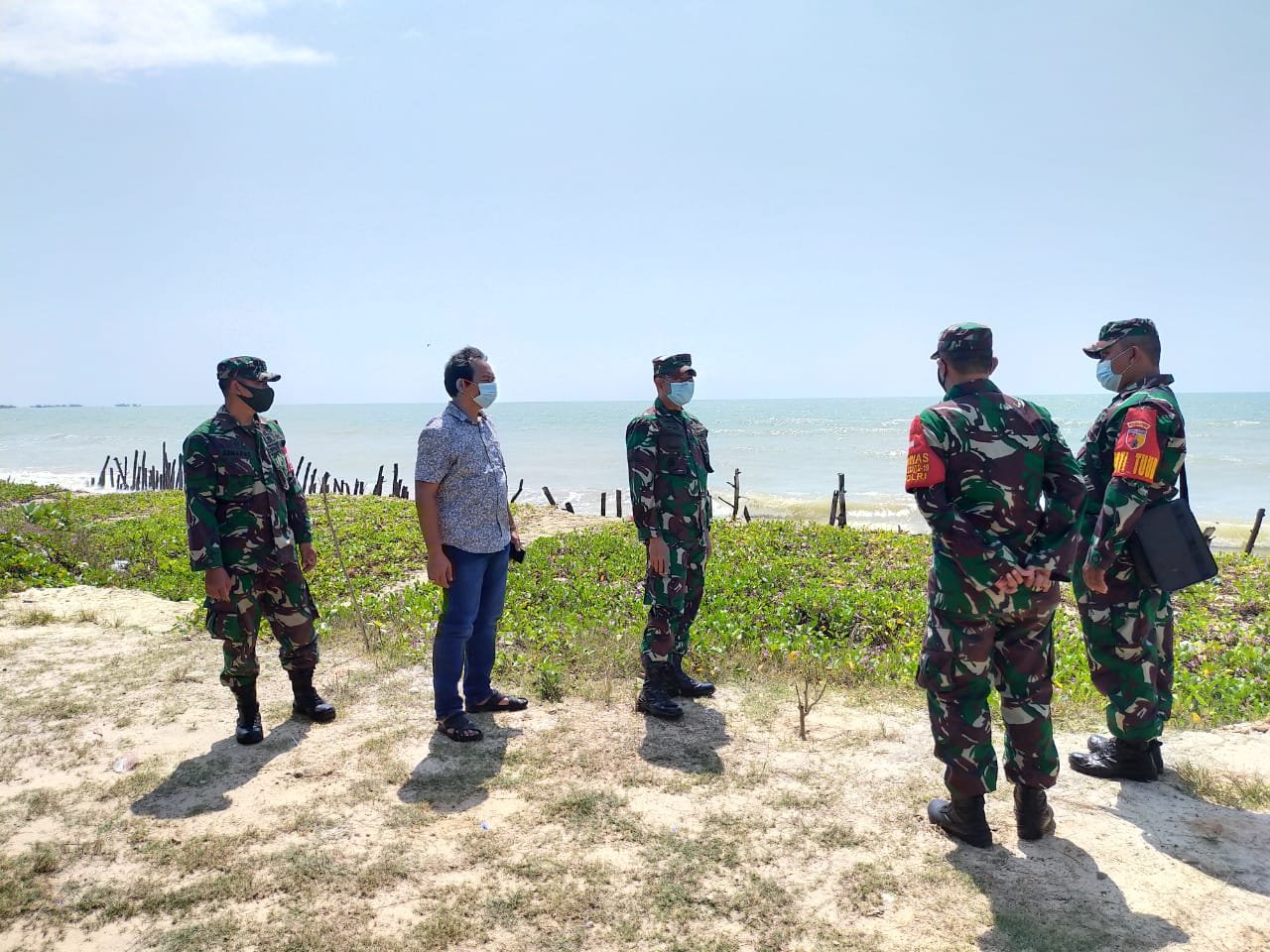 Danrem 082/CPYJ Tinjau Lokasi Penghijauan Pantai Utara Tuban