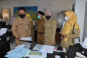 Pasca Libur Lebaran, Bupati Mojokerto Sidak Absensi Karyawan