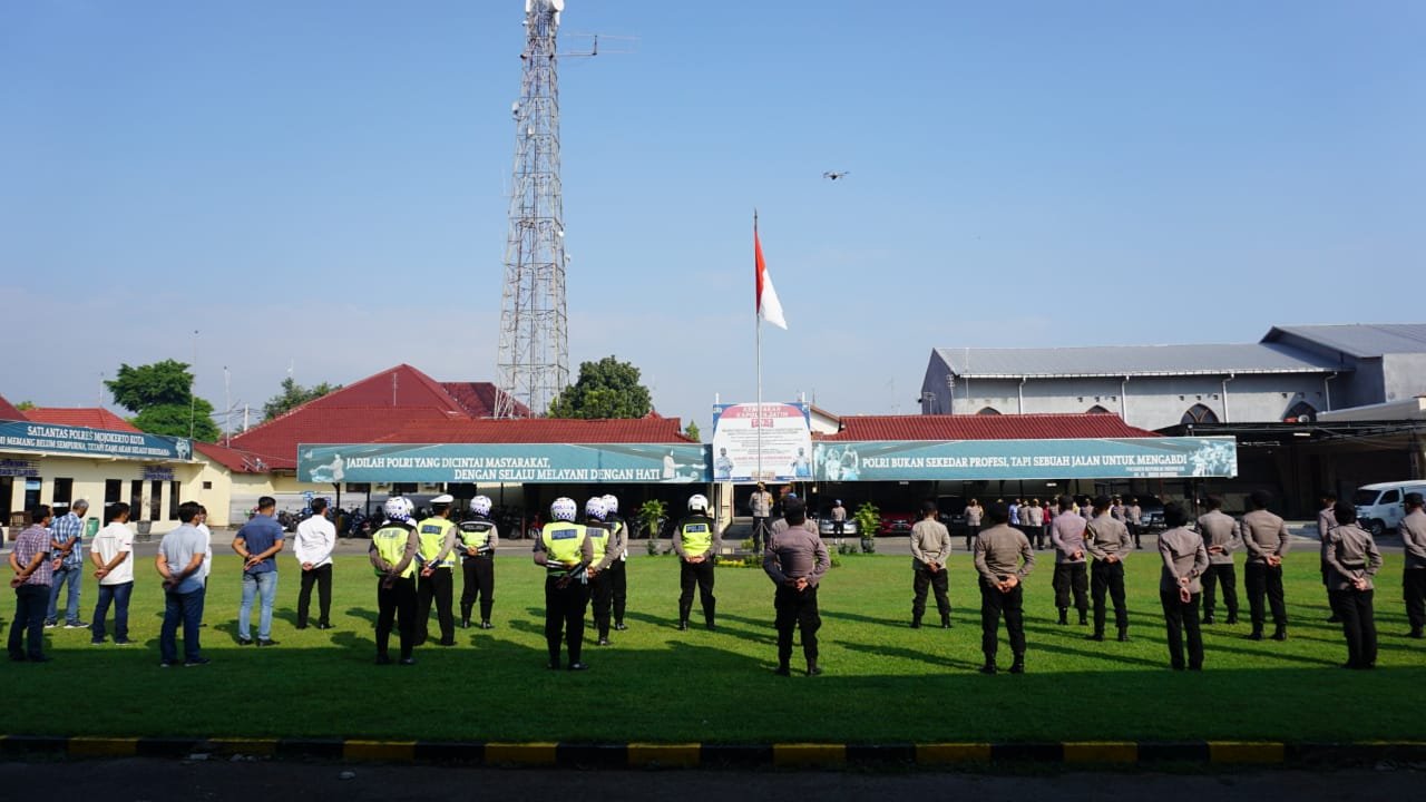 Kapolresta Mojokerto Pimpin Apel Pam Hari Raya Waisak