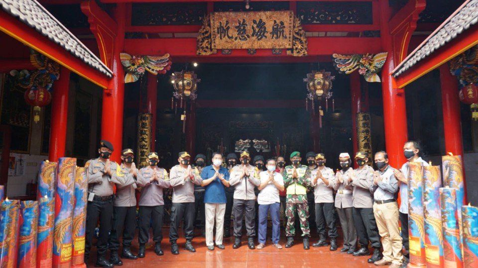 Kapolresta Mojokerto Pimpin Sterilisasi Vihara dan Tinjau Klenteng