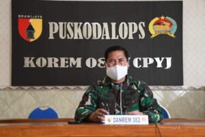 Pejabat Teritorial Korem dan Kodim Jajaran Korem 082/CPYJ Terima Bimnis Aplikasi Pusat Informasi