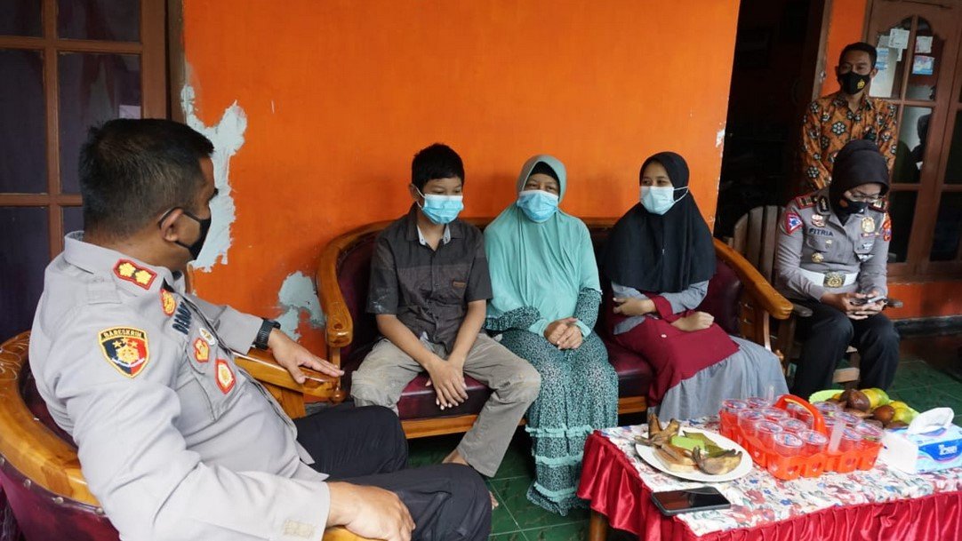 Kapolresta Mojokerto Anjangsana ke Anak Yatim Almarhum Anggota Polri
