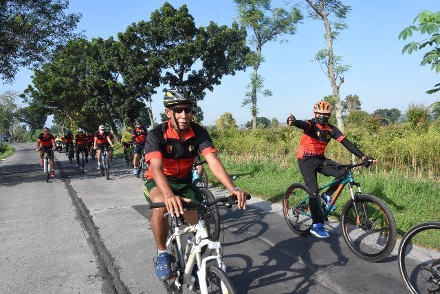Danrem Gowes Bareng Bersama Prajurit Korem 082/CPYJ