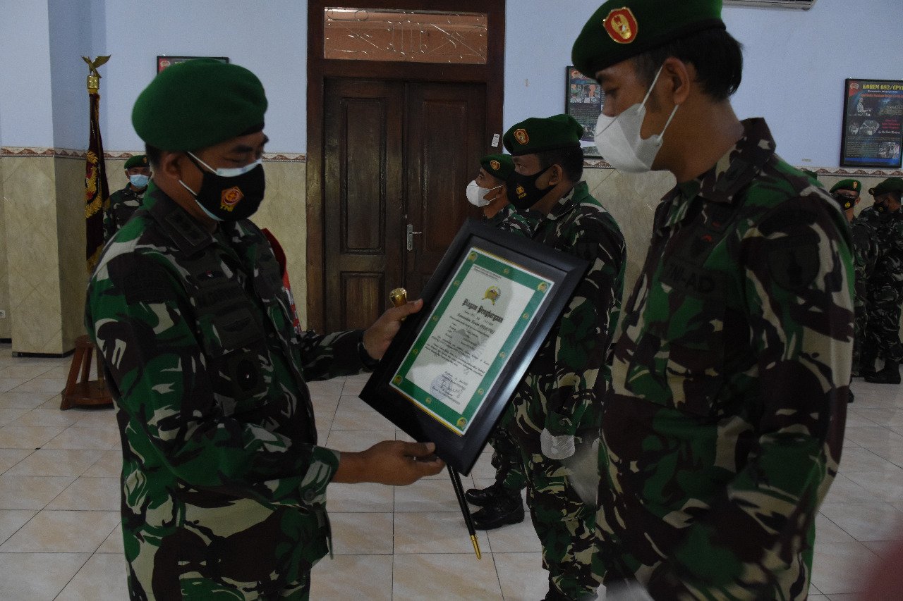 Danrem 082/ CPYJ Pimpin Acara Korp Raport Pindah dan Masuk Satuan