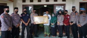 Silaturahmi di Kediaman Ketua MWC NU, Kapolresta Mojokerto Pamit dan Mohon Doa Restu